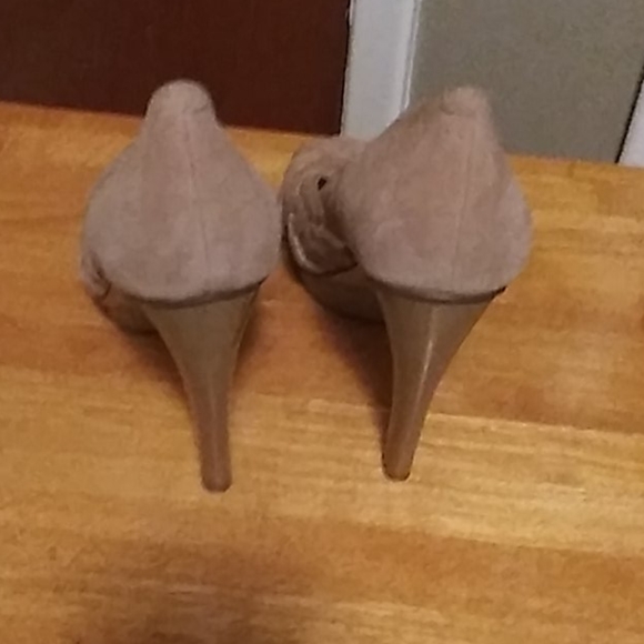 Women's Nine West Suede Pumps size 8 - Picture 4 of 4
